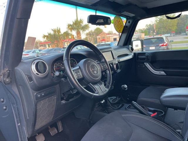 Used 2016 Jeep Wrangler Unlimited Rubicon w/ Connectivity Group AWD/4WD image 6