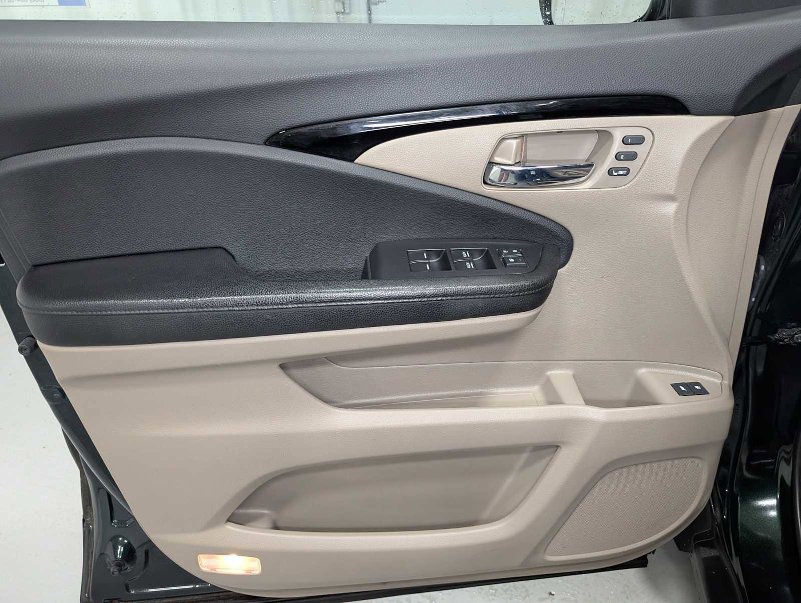 Used 2016 Honda Pilot Touring image 41