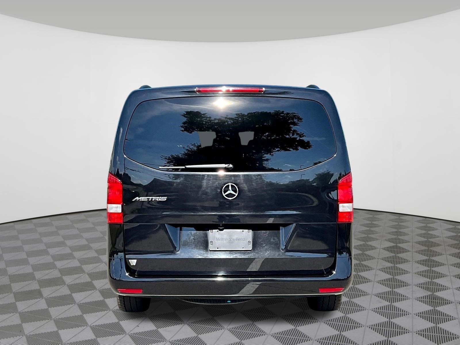 Used 2023 Mercedes-Benz Metris Passenger image 5