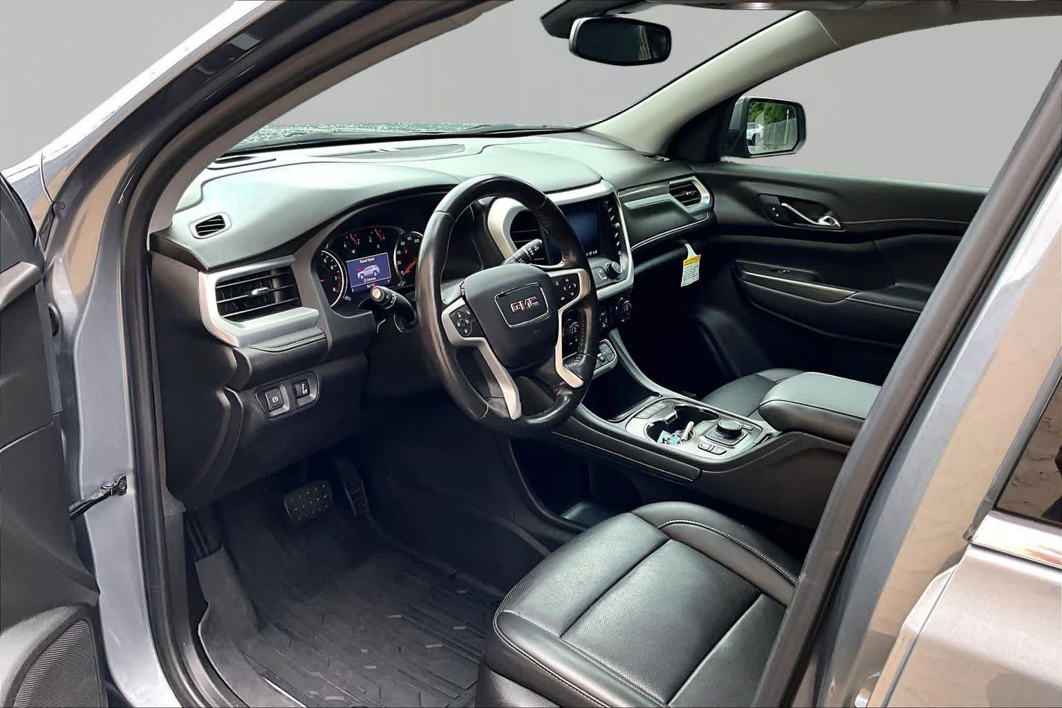 Used 2021 GMC Acadia SLT w/ LPO, Floor Liner Package FWD image 18