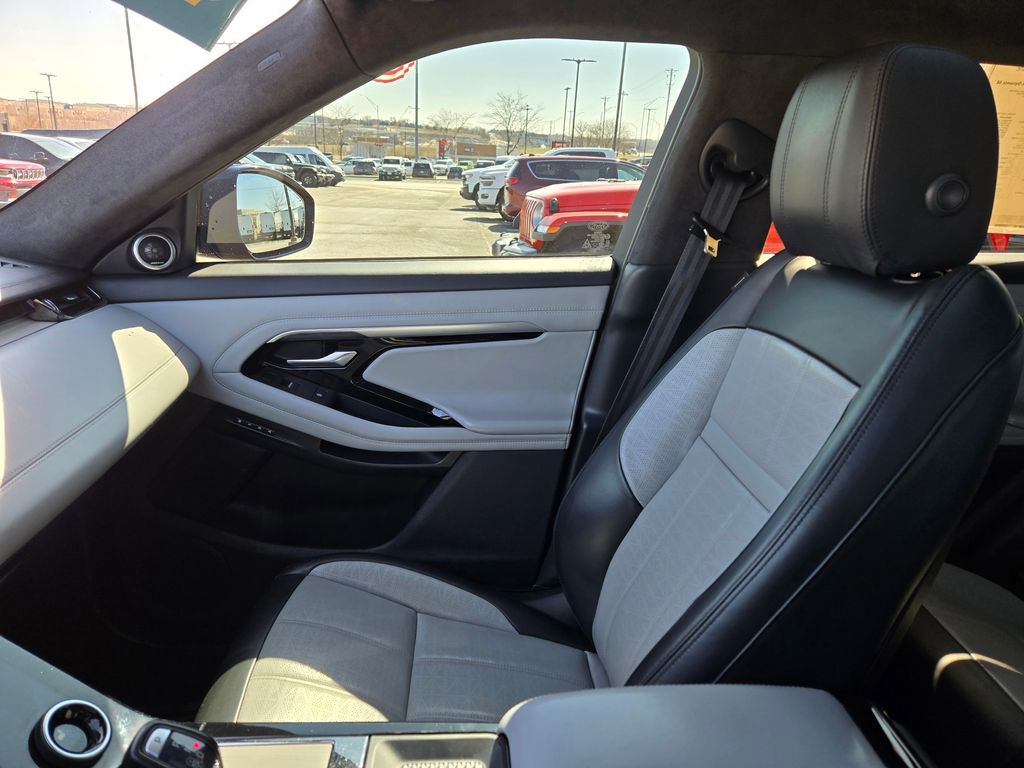 Used 2020 Land Rover Range Rover Evoque R-Dynamic SE image 27