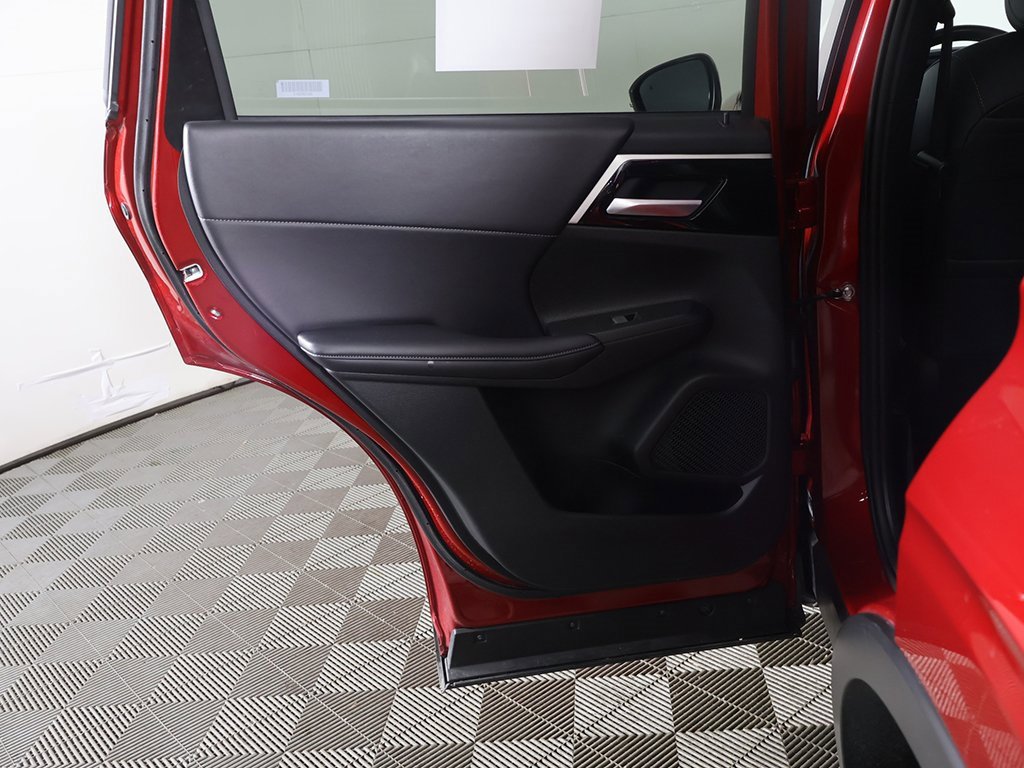 Used 2024 Mitsubishi Outlander SE Black Edition image 25