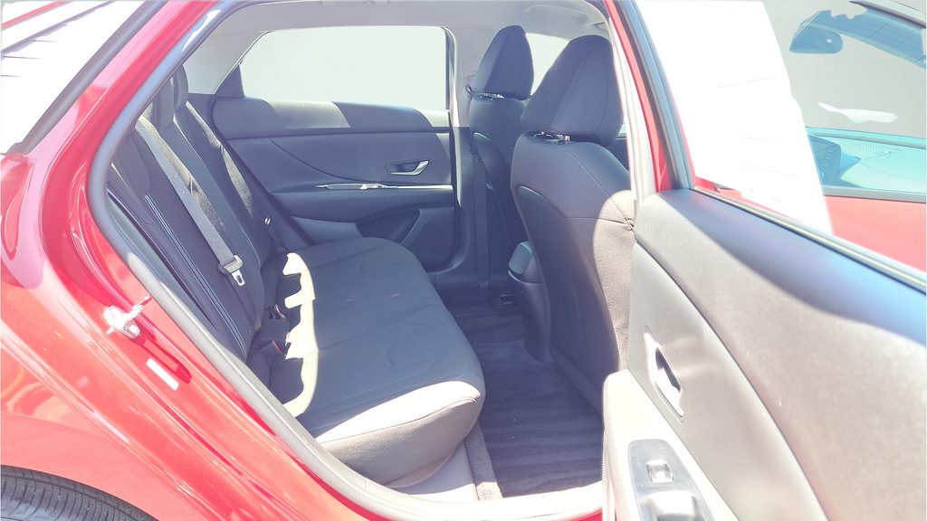 Used 2021 Hyundai Elantra SEL FWD image 14