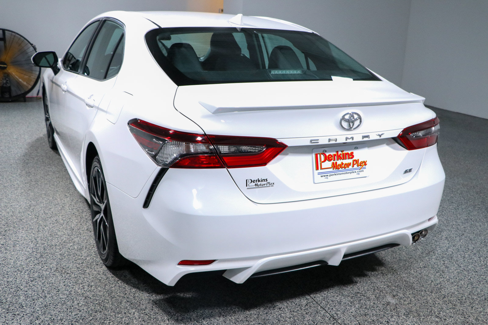 Used 2023 Toyota Camry SE FWD image 9