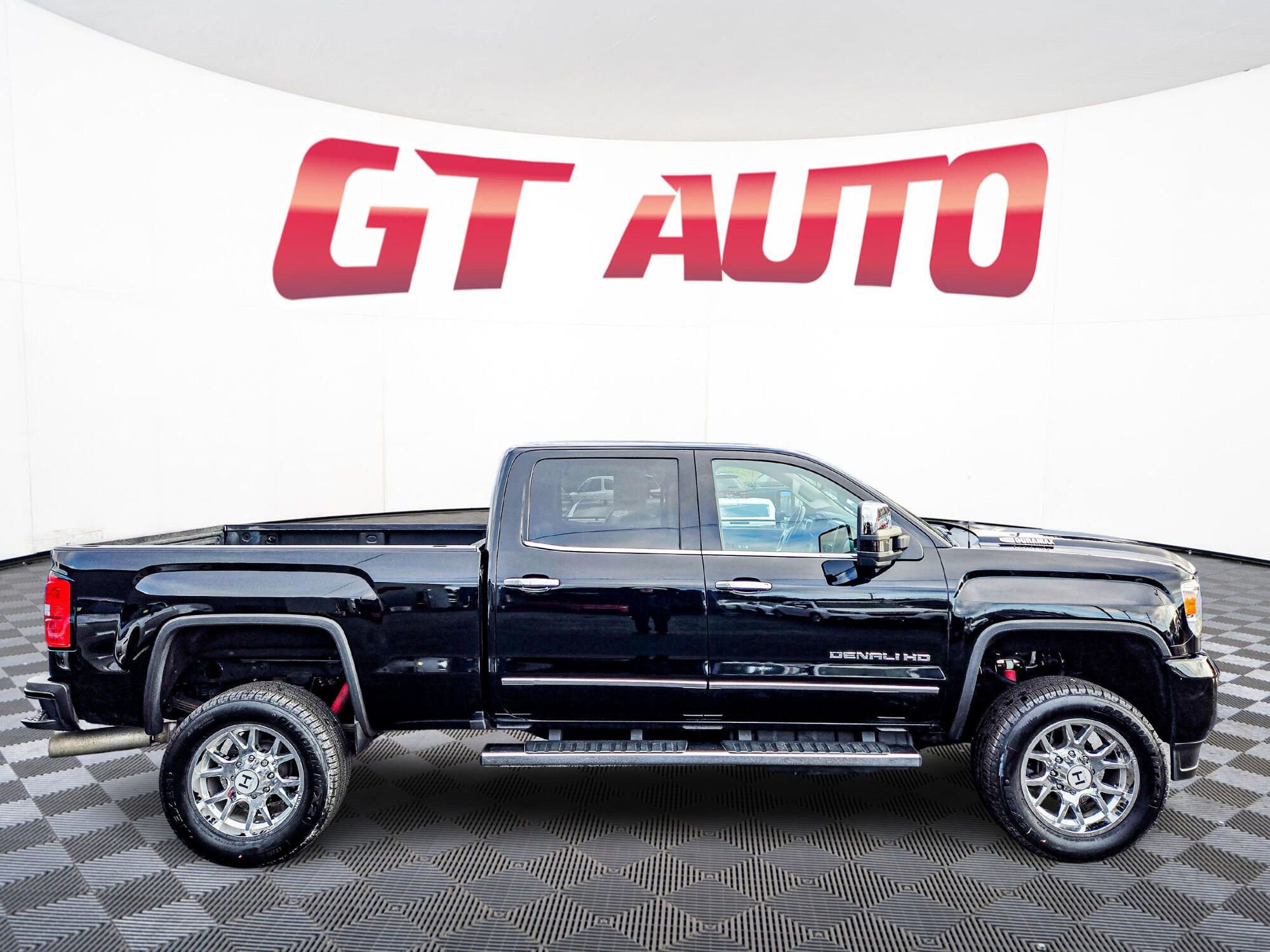 Used 2019 GMC Sierra 2500 Denali w/ Duramax Plus Package image 8