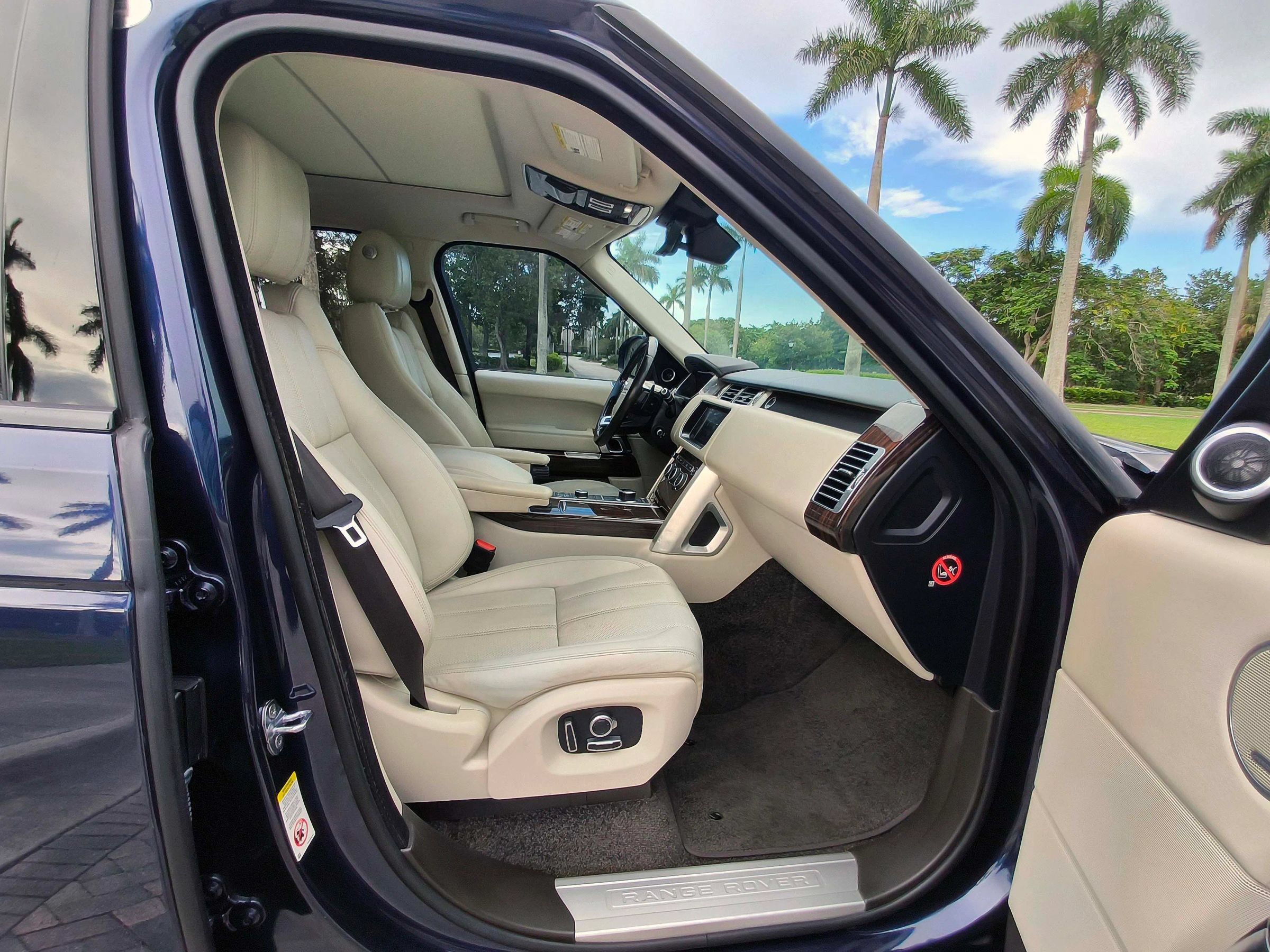 Used 2017 Land Rover Range Rover Supercharged AWD/4WD image 42