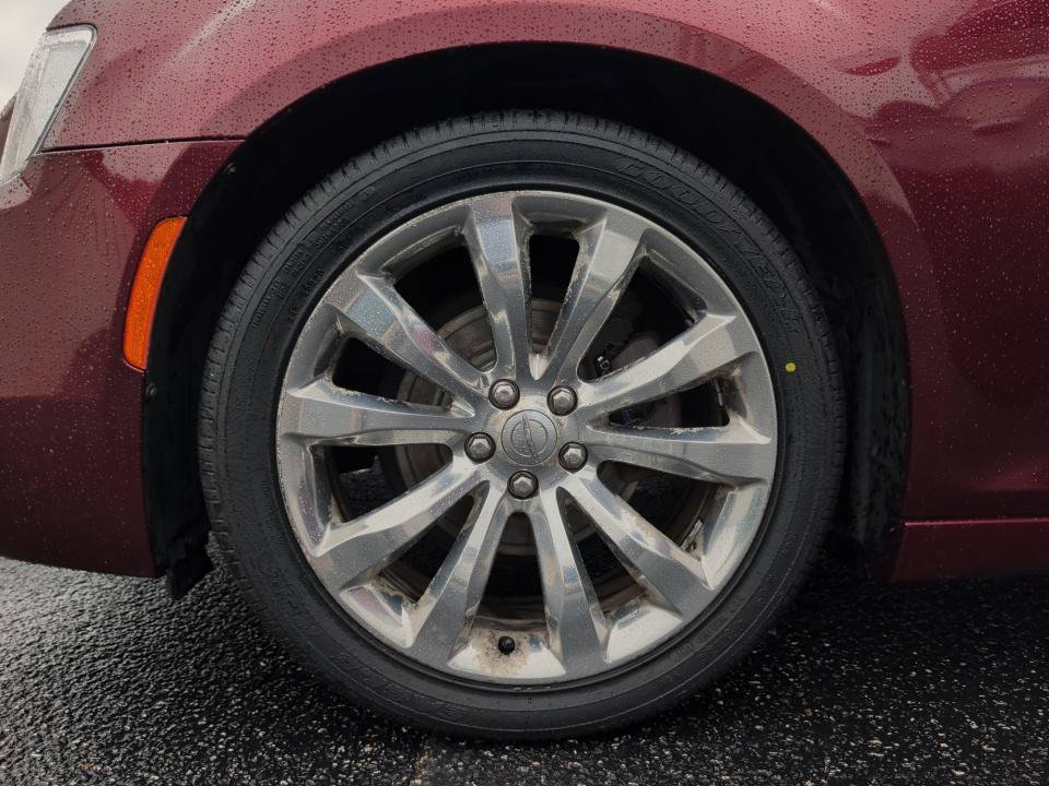 Used 2017 Chrysler 300 C RWD image 31