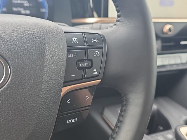 Used 2023 Toyota Crown Platinum AWD/4WD image 17