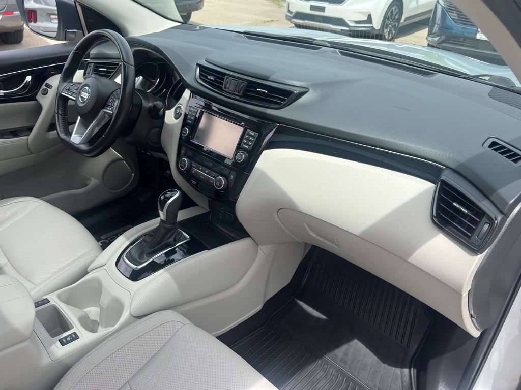 Used 2018 Nissan Rogue Sport SL w/ SL Premium Package AWD/4WD image 21