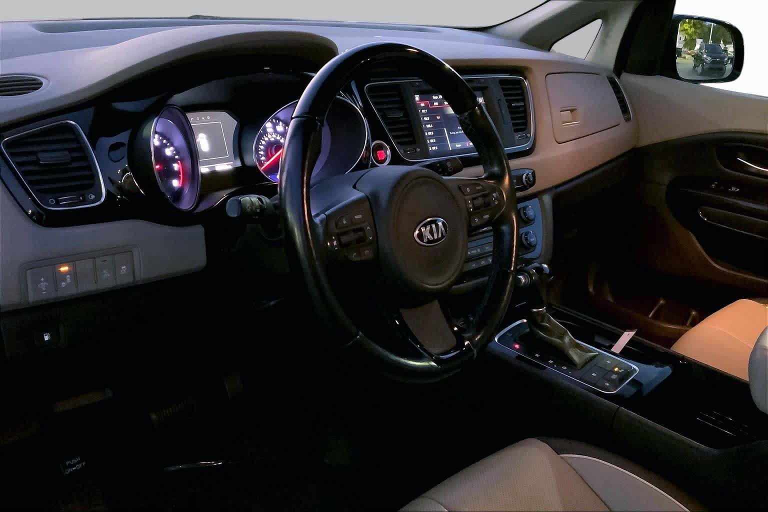 Used 2015 Kia Sedona SX Limited FWD image 14