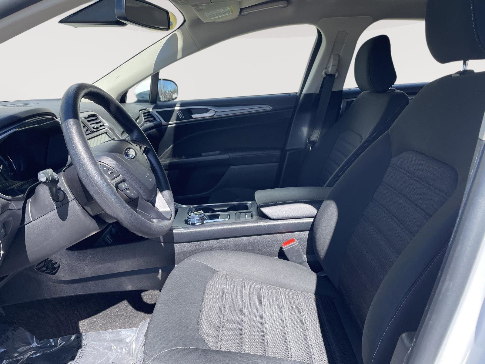 Used 2020 Ford Fusion SE image 17