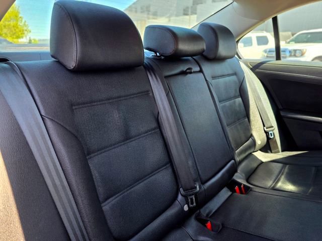 Used 2011 Volkswagen Jetta SE FWD image 35