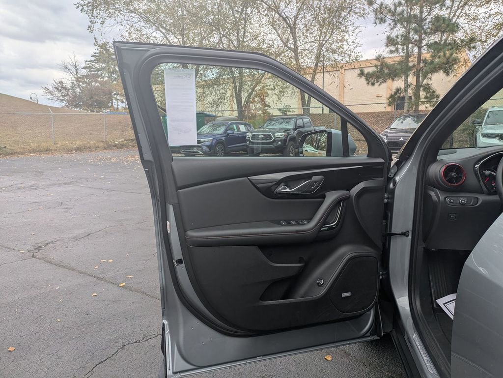 Used 2025 Chevrolet Blazer RS image 11