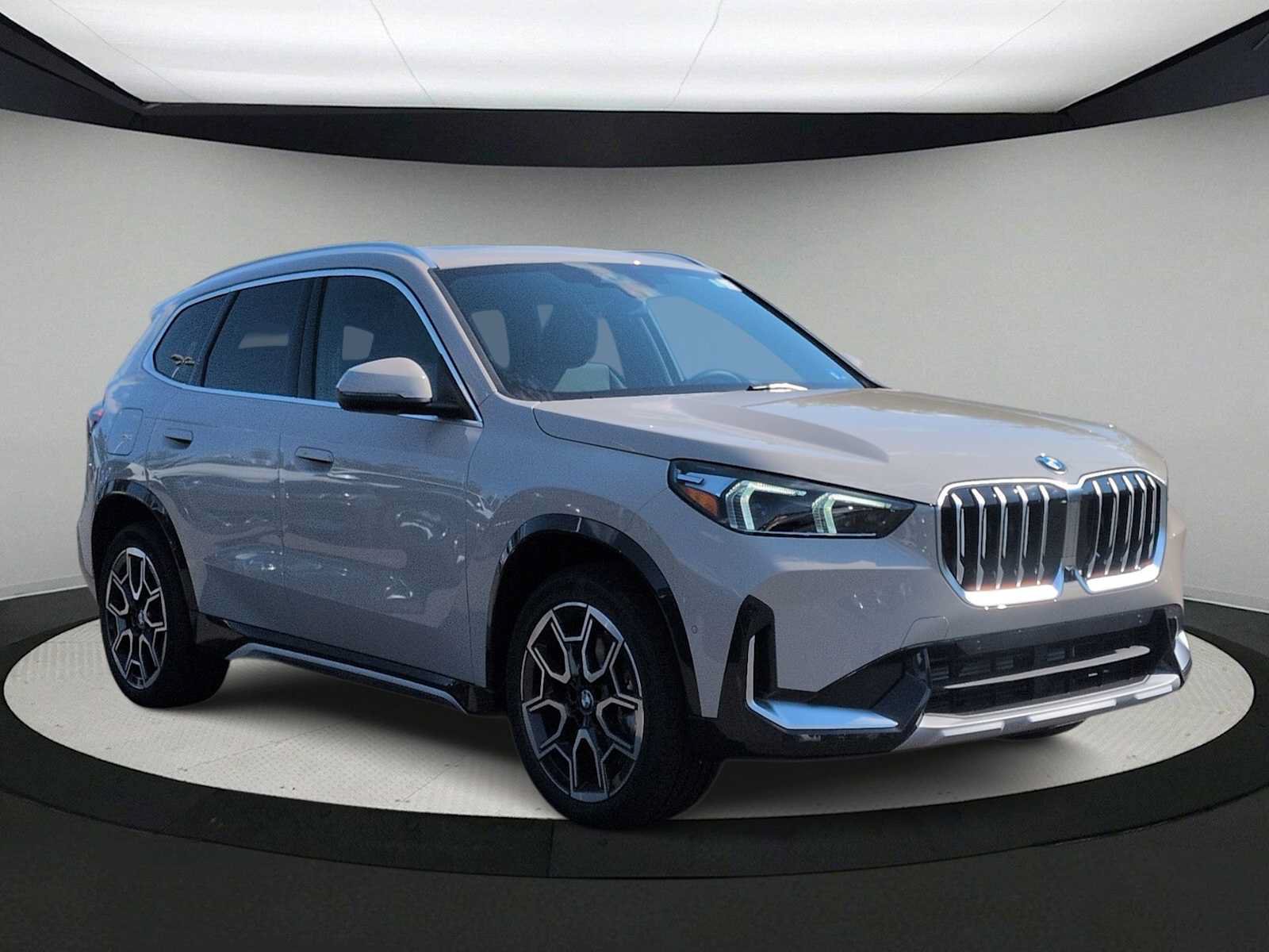 New 2026 BMW X1 xDrive28i w/ Technology Package AWD/4WD image 2