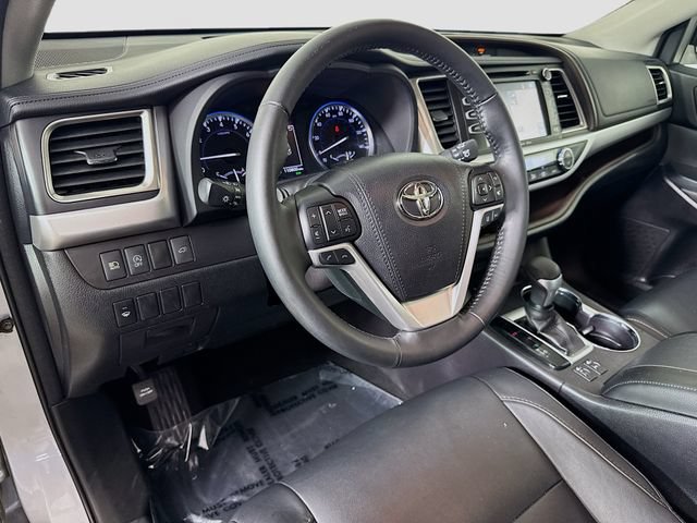 Used 2017 Toyota Highlander XLE w/ Carpet Mat Package AWD/4WD image 19