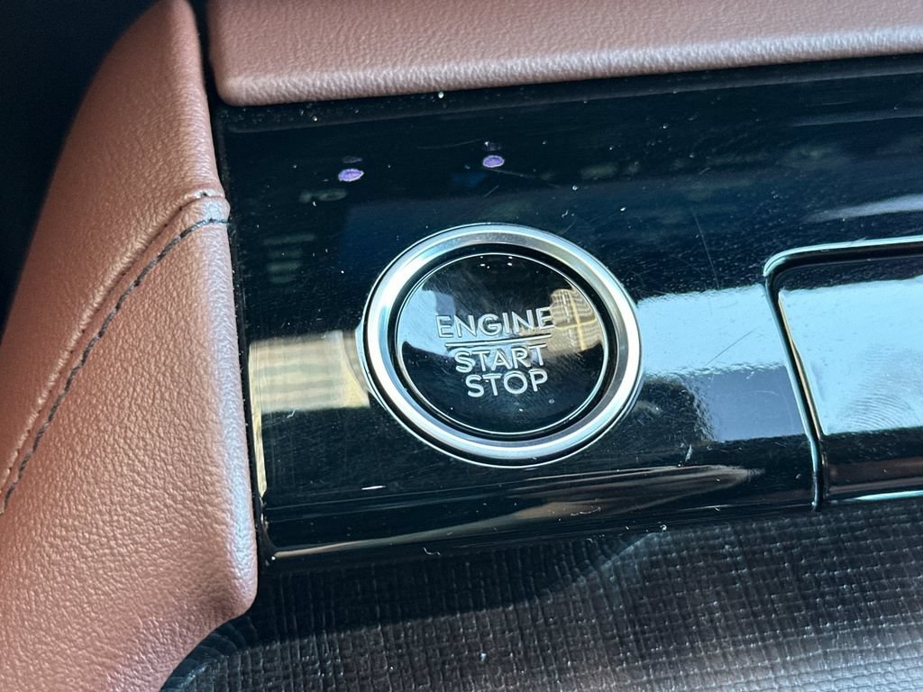 Certified 2025 Lincoln Navigator Reserve AWD/4WD image 23