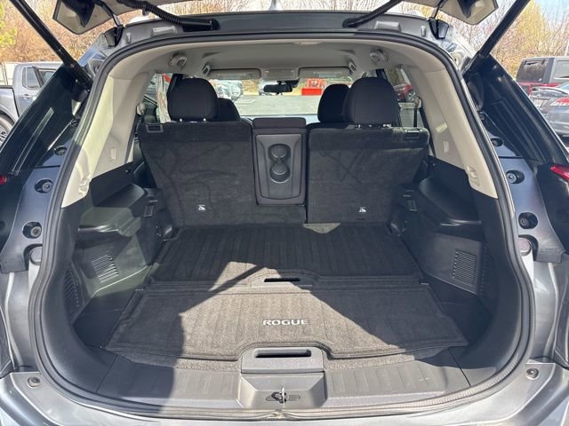 Used 2019 Nissan Rogue SV w/ Premium Package image 17