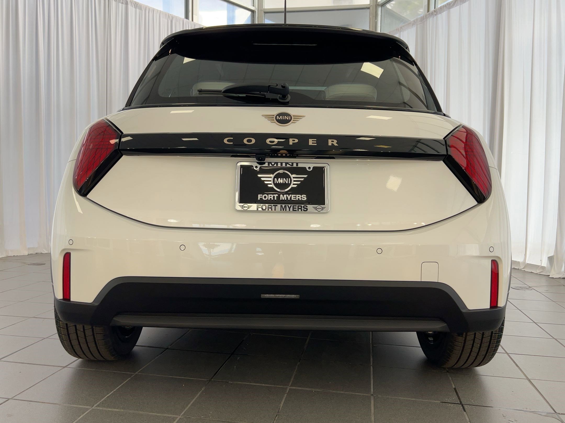 New 2026 MINI Cooper 2-Door Hardtop FWD image 10