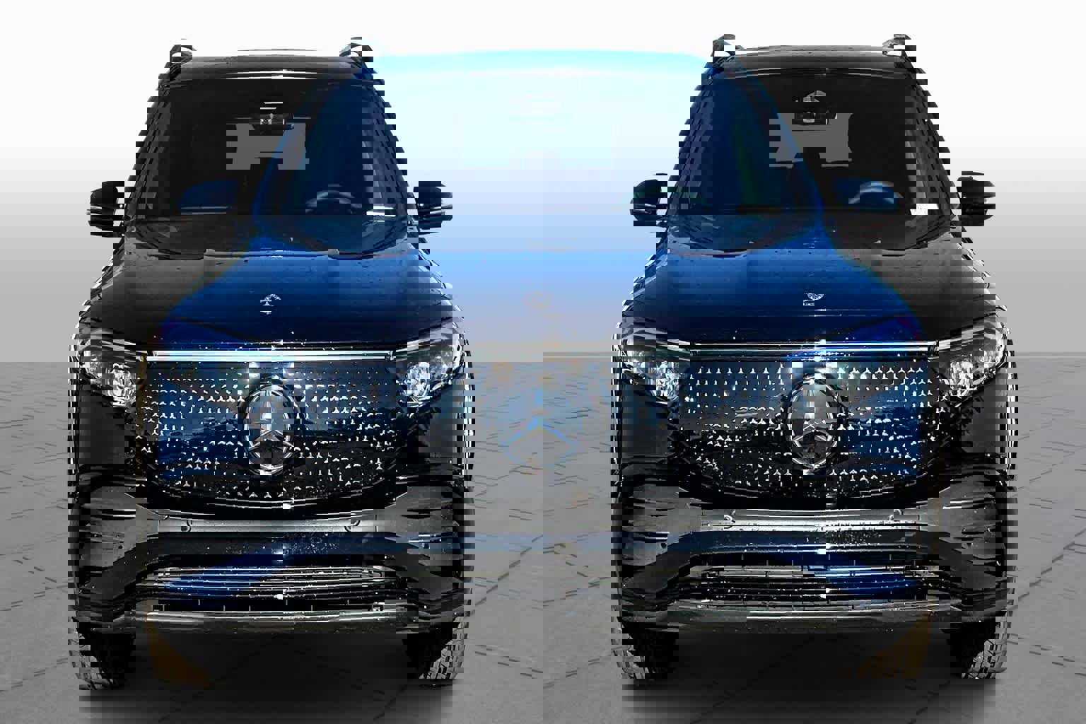 Used 2024 Mercedes-Benz EQB 350 4MATIC SUV image 3