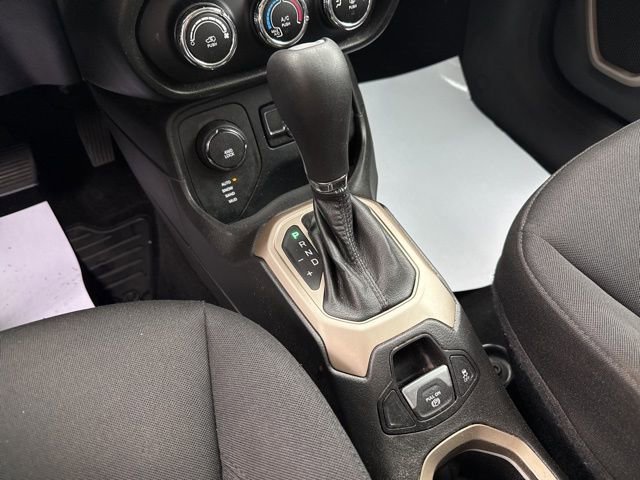 Used 2017 Jeep Renegade Latitude w/ Cold Weather Group image 32