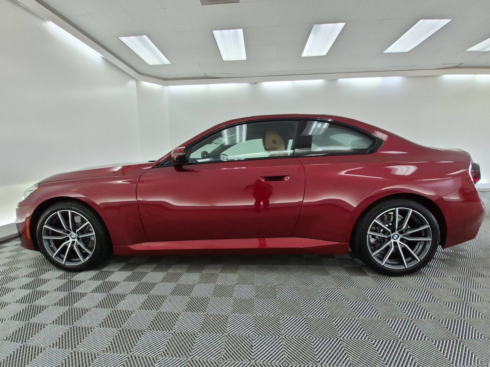 Used 2025 BMW 230i Coupe RWD image 2