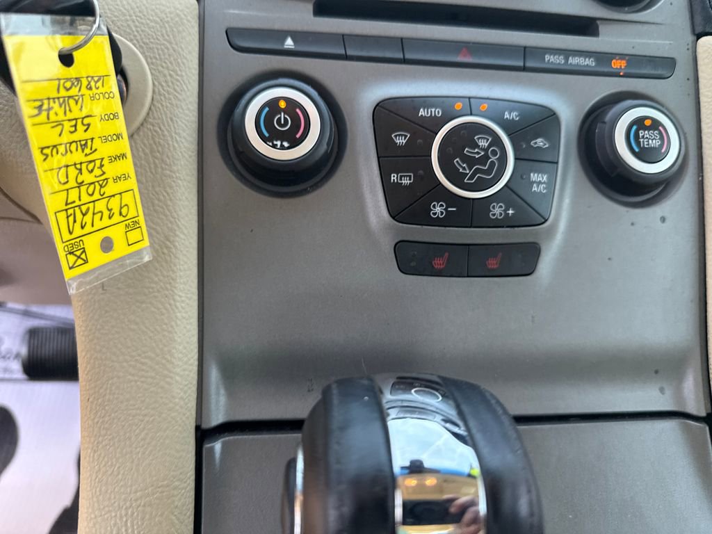 Used 2017 Ford Taurus SEL FWD image 20