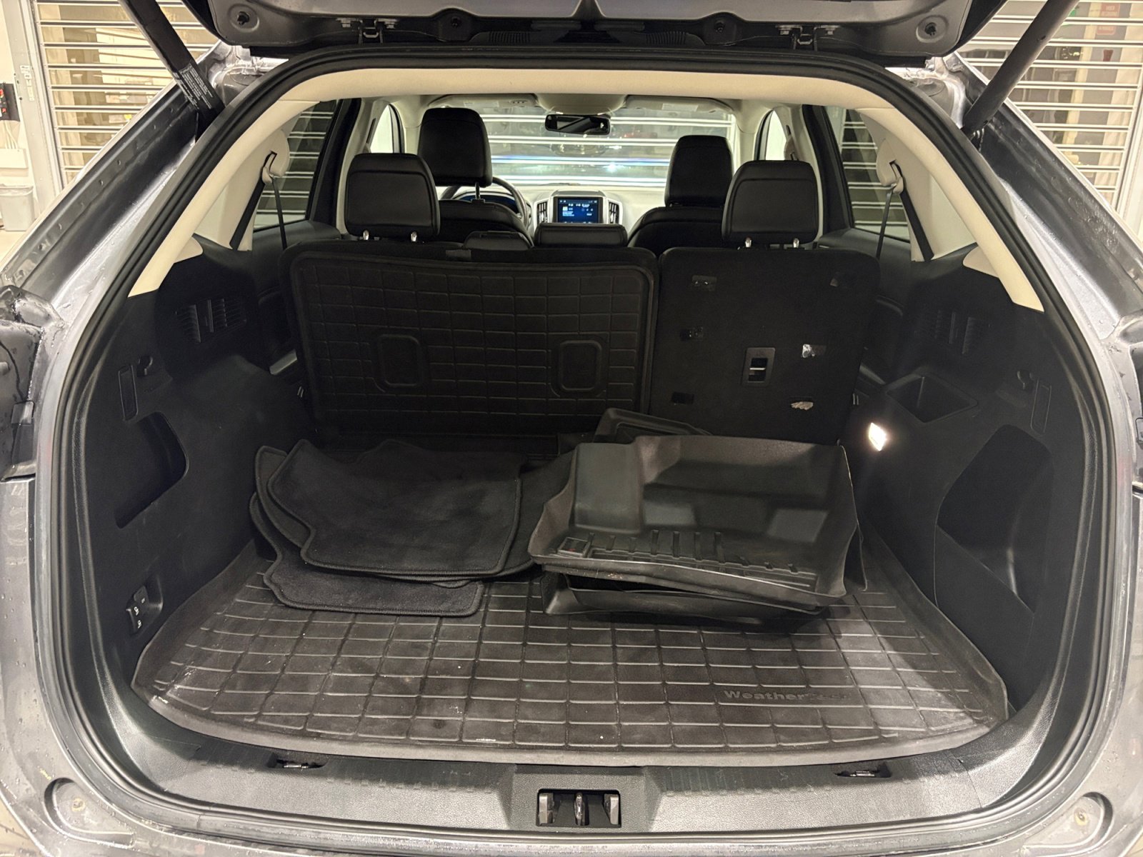 Used 2022 Ford Edge SEL w/ Convenience Package image 11