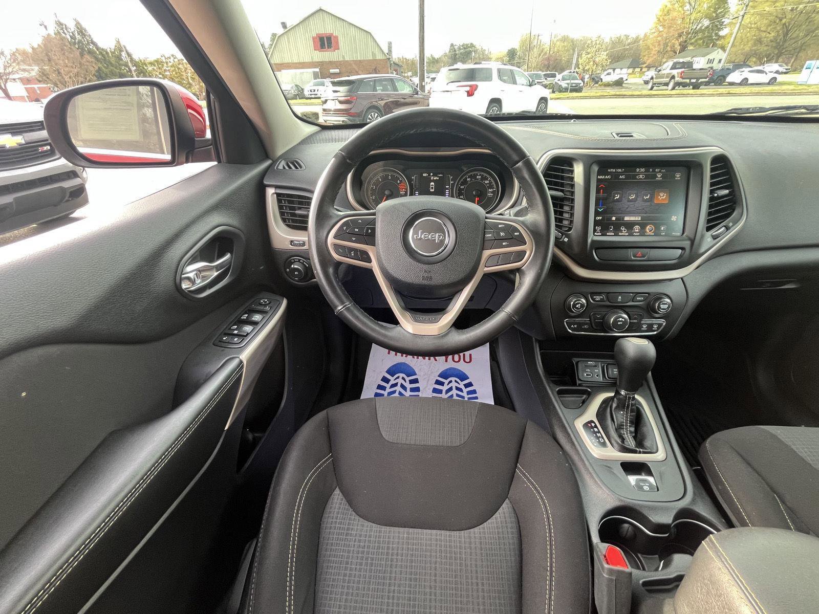 Used 2017 Jeep Cherokee Latitude image 4