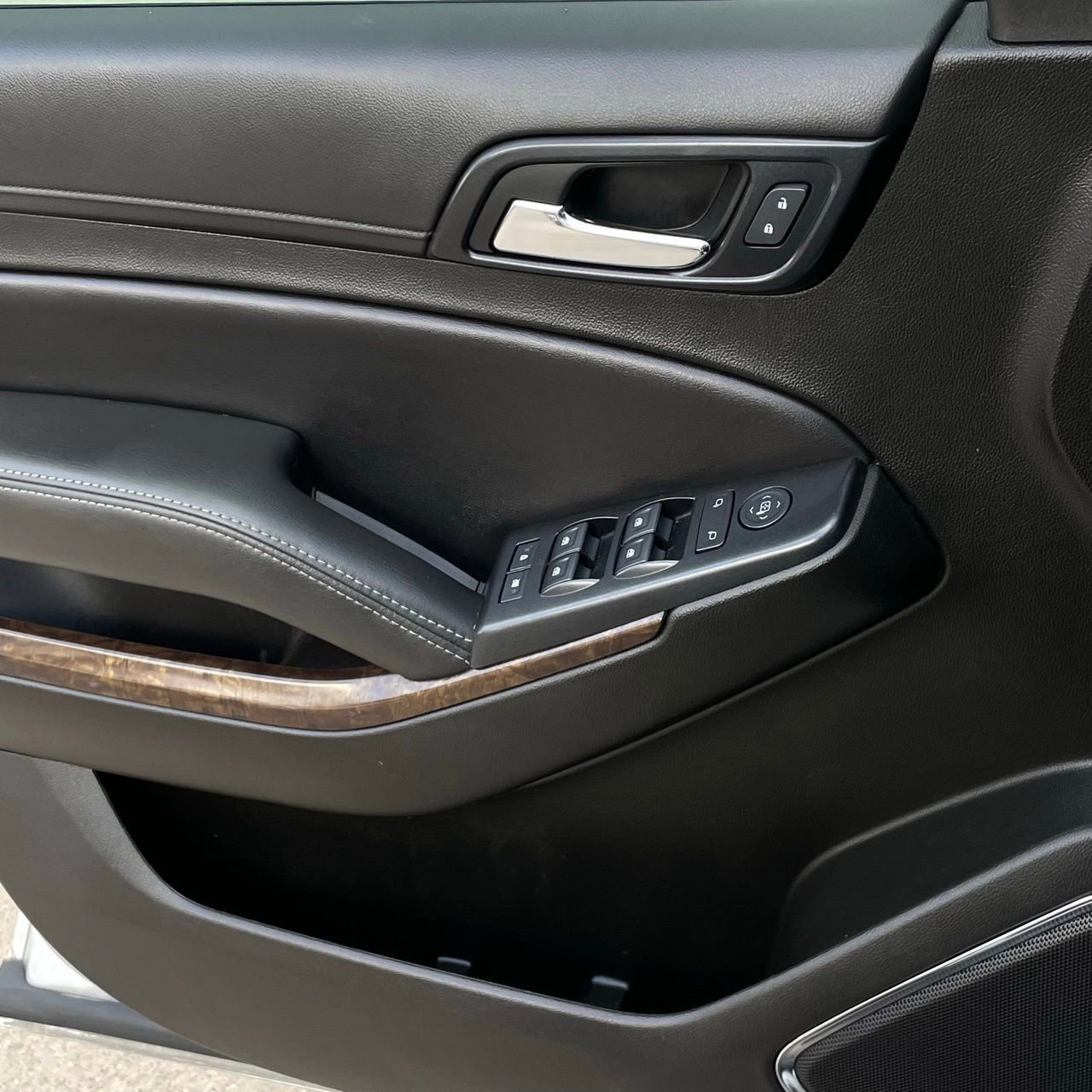 Used 2019 Chevrolet Suburban LS w/ All-Season Package RWD image 19