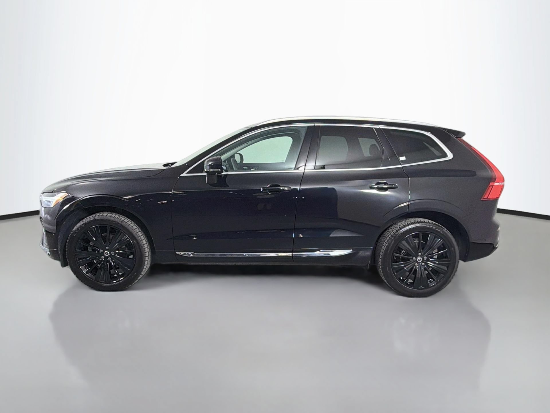 Certified 2023 Volvo XC60 B5 Plus w/ Protection Package Premier FWD image 9