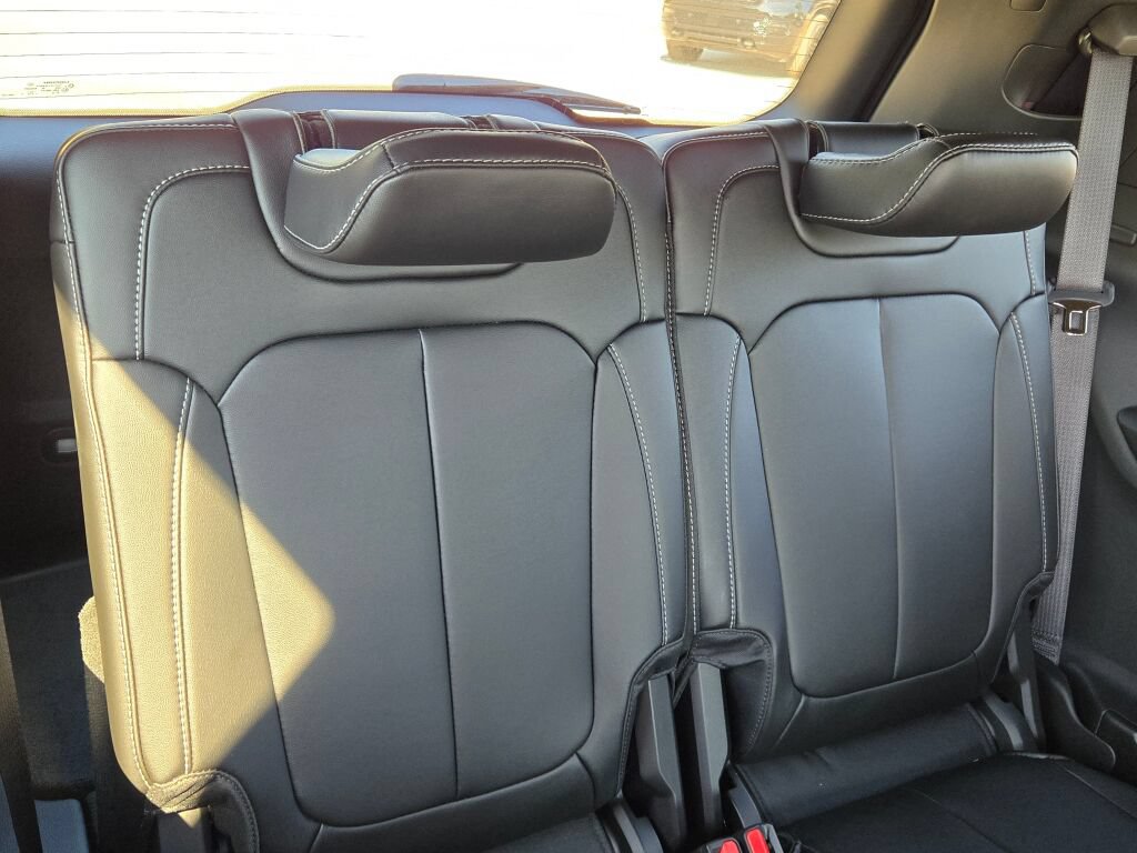 New 2025 Jeep Grand Cherokee L Limited AWD/4WD image 13