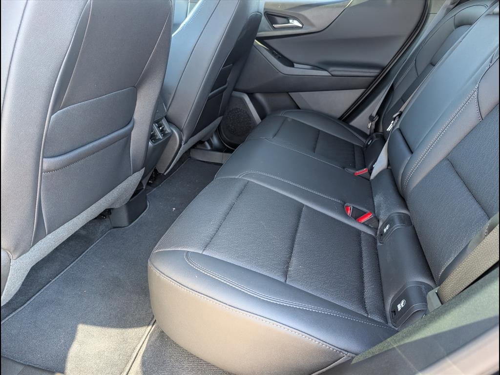 Used 2025 Chevrolet Equinox LT w/ Convenience Package II image 13