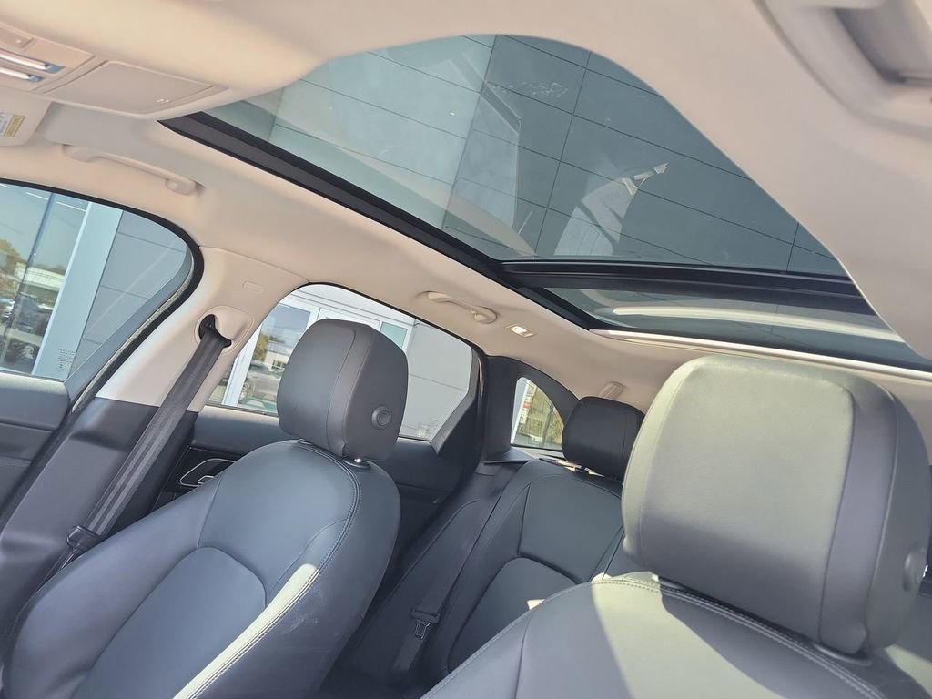 Used 2018 Jaguar F-PACE Premium image 28