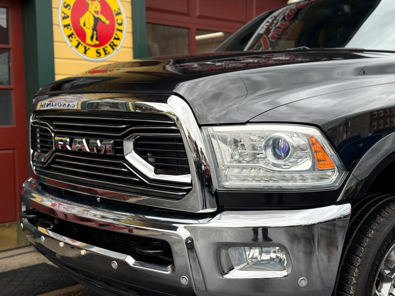 Used 2016 RAM 3500 Laramie Longhorn image 11