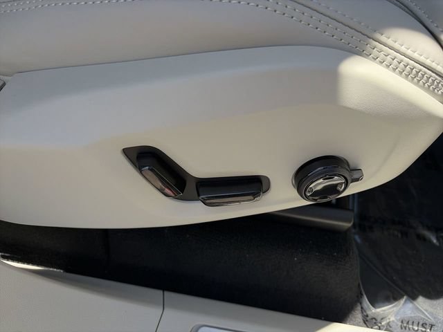 New 2026 Volvo XC90 T8 Ultra w/ Protection Package Premier AWD/4WD image 13