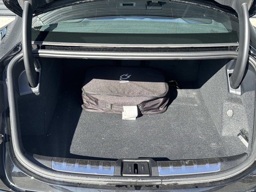 Used 2025 Porsche Taycan image 13