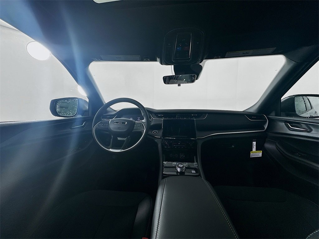 New 2025 Jeep Grand Cherokee Laredo X image 9