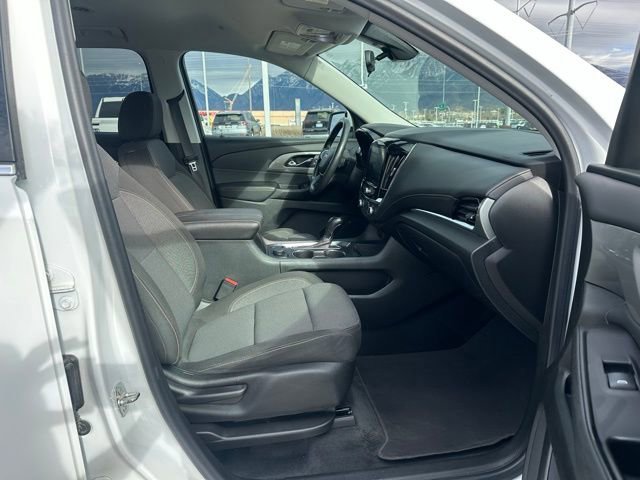 Used 2020 Chevrolet Traverse LT w/ Driver Confidence II Package image 17