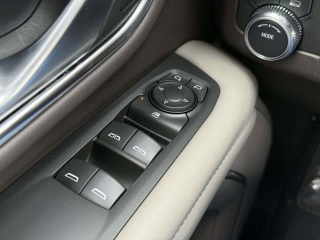 Used 2022 GMC Yukon SLE w/ Gmc Pro Safety Plus Package AWD/4WD image 17