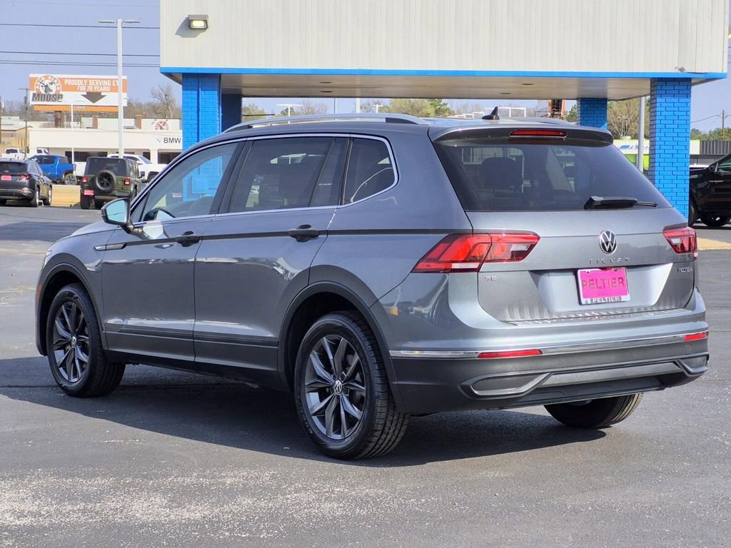 Used 2022 Volkswagen Tiguan SE w/ Panoramic Sunroof Package image 4