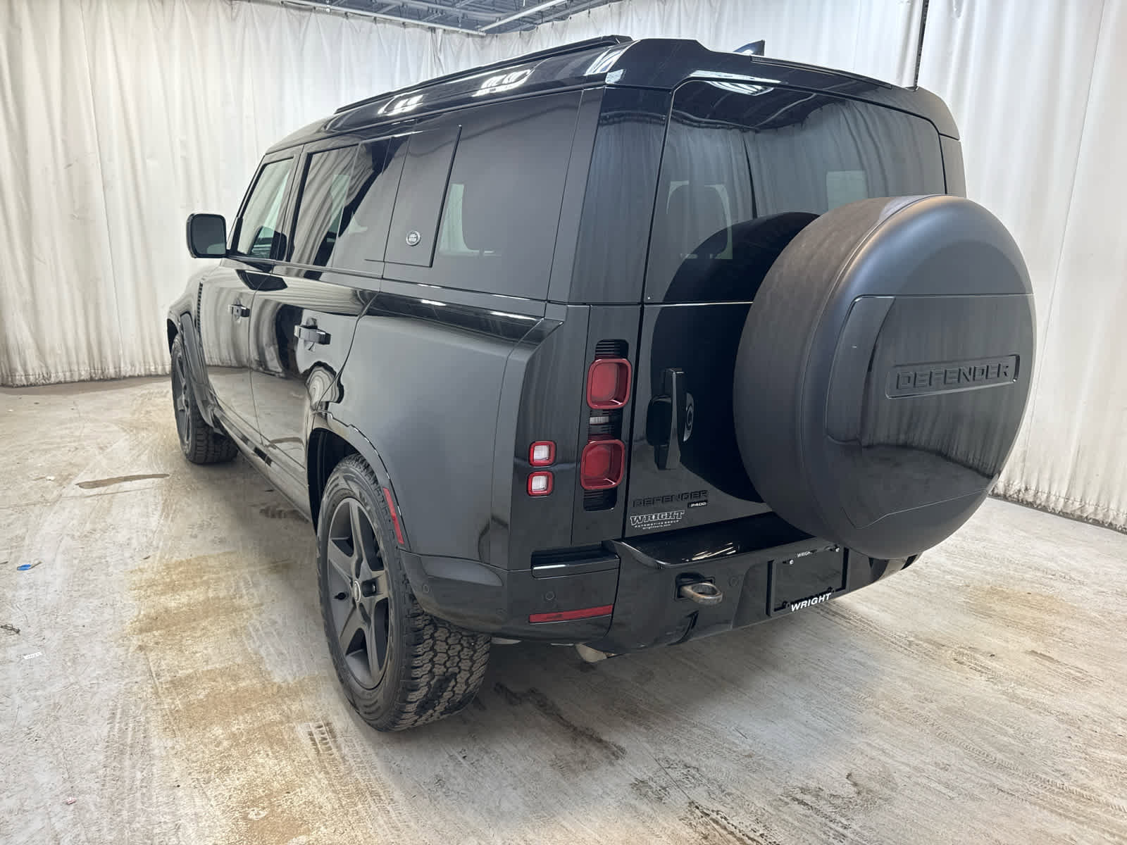 Used 2023 Land Rover Defender 110 X-Dynamic SE image 2