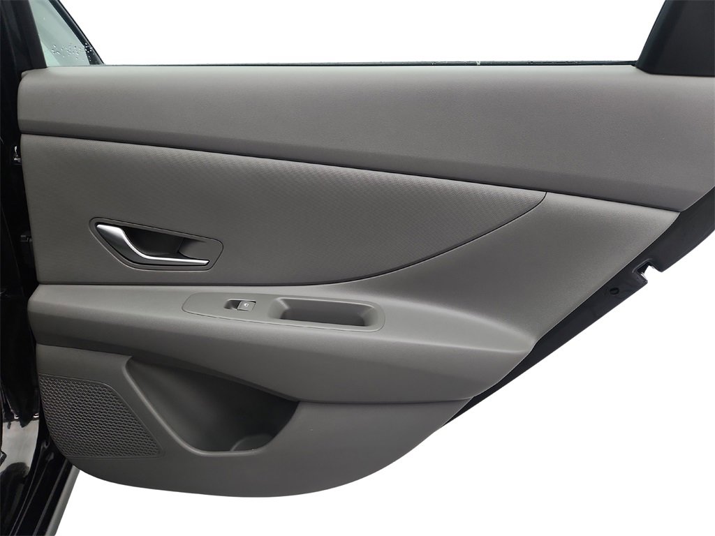 Used 2021 Hyundai Elantra SE image 26