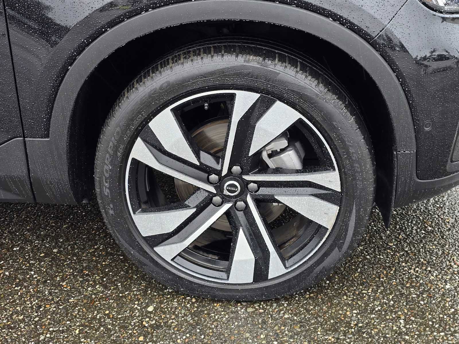 Used 2025 Volvo XC40 B5 Plus AWD/4WD image 9