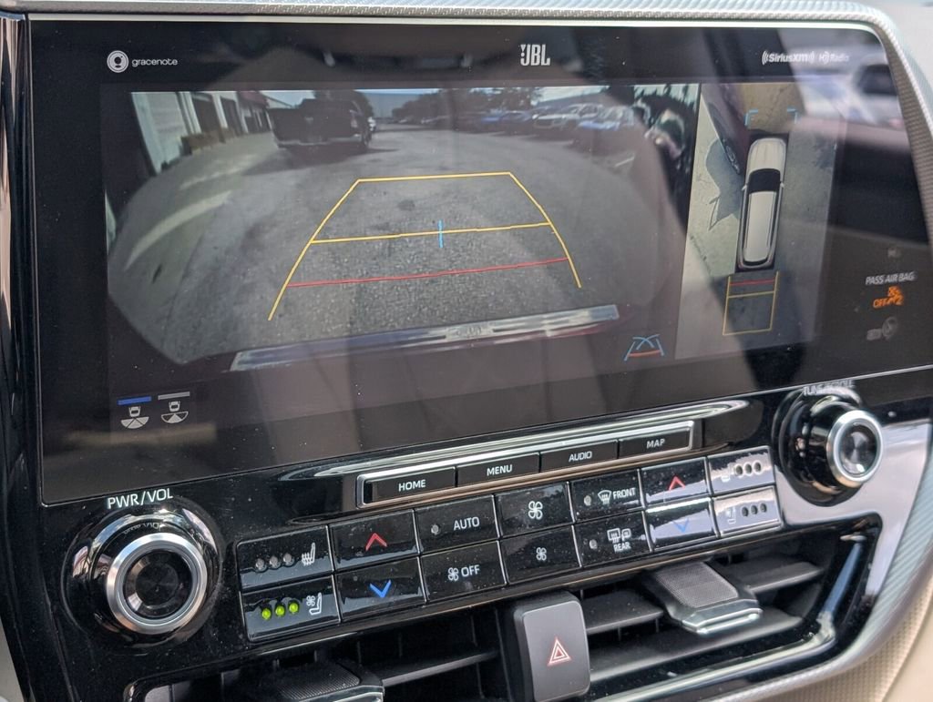 Used 2021 Toyota Highlander Platinum image 21