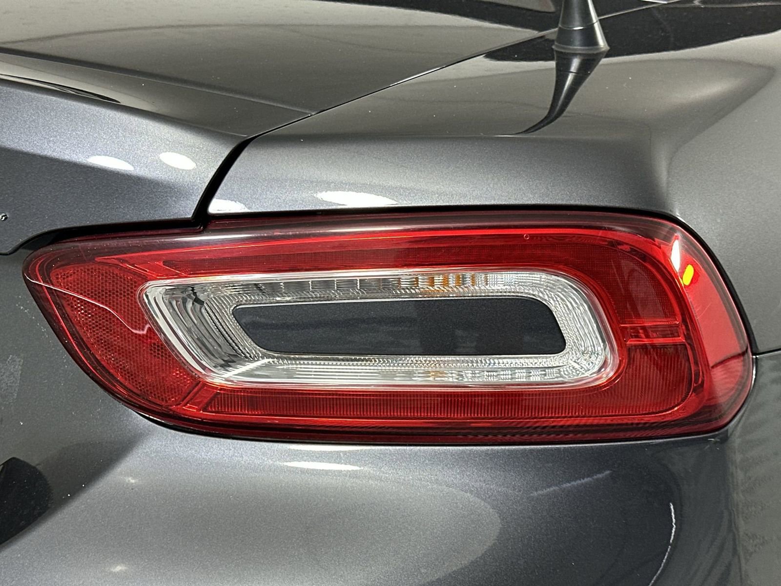 Used 2018 FIAT 124 Spider Classica w/ Technology & Siriusxm Group image 23