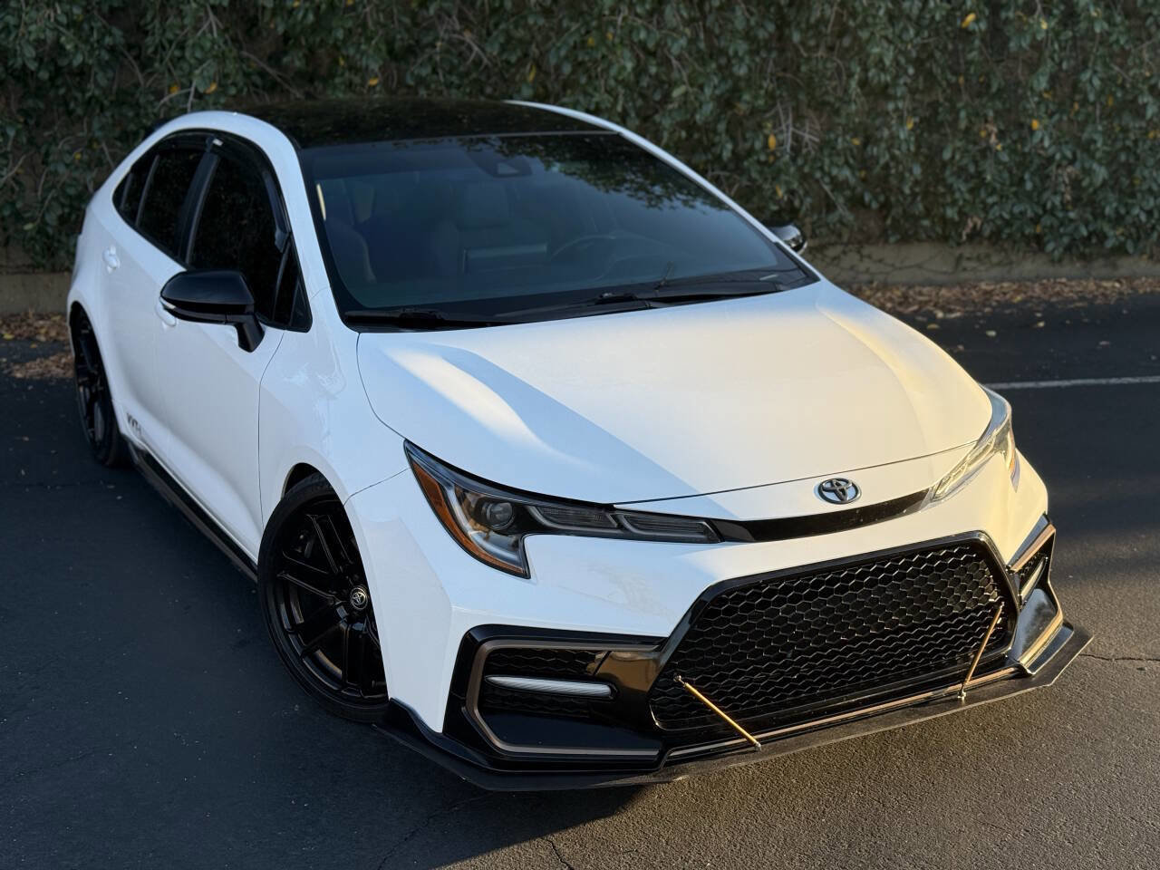 Used 2021 Toyota Corolla SE image 2
