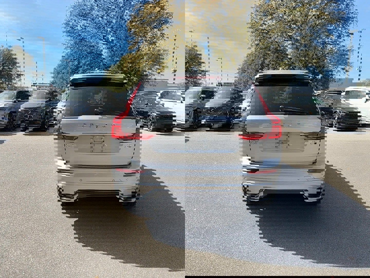 Used 2025 Volvo XC60 B5 Core image 5