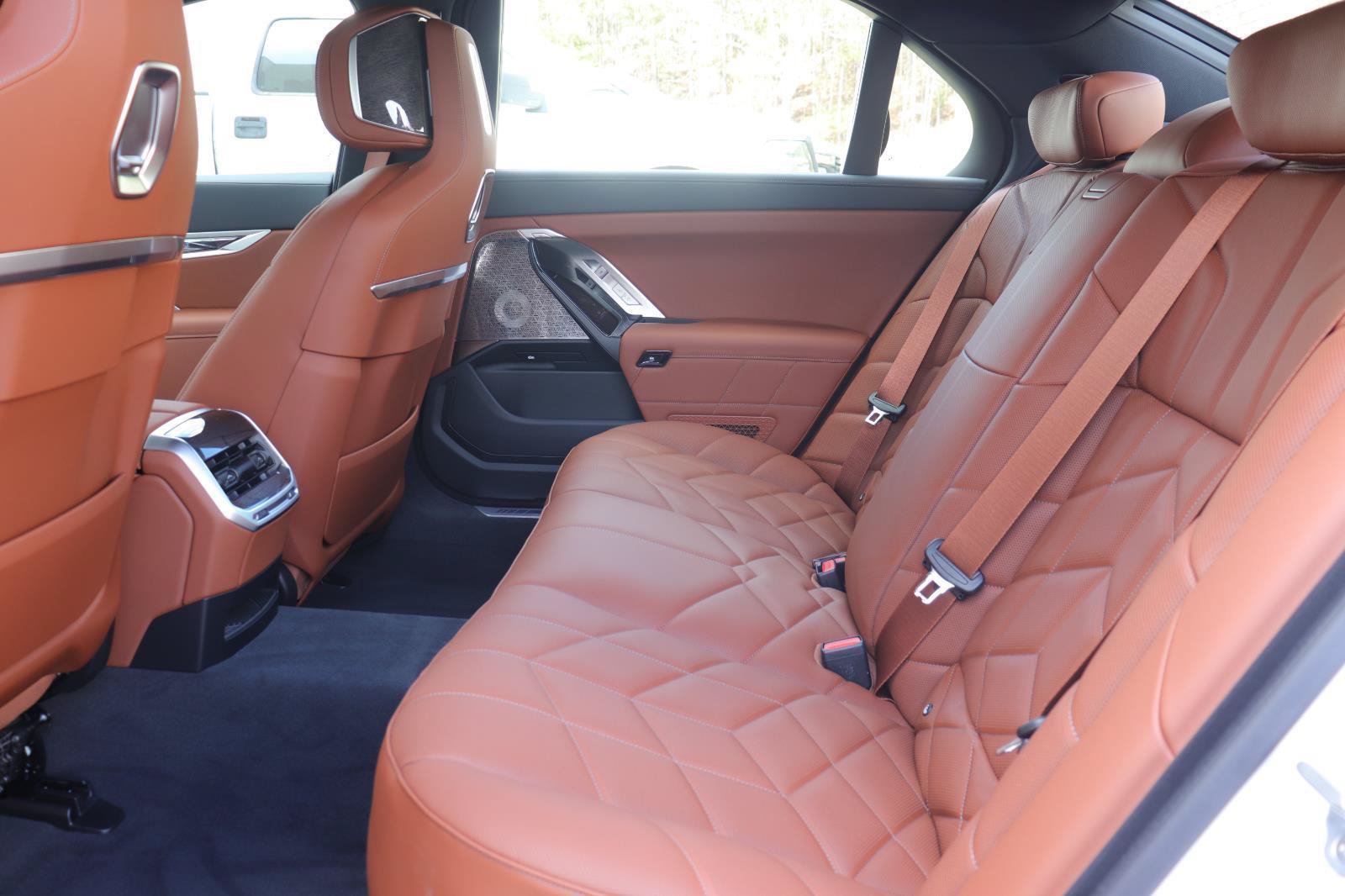 Used 2026 BMW 760i xDrive w/ Executive Package AWD/4WD image 13