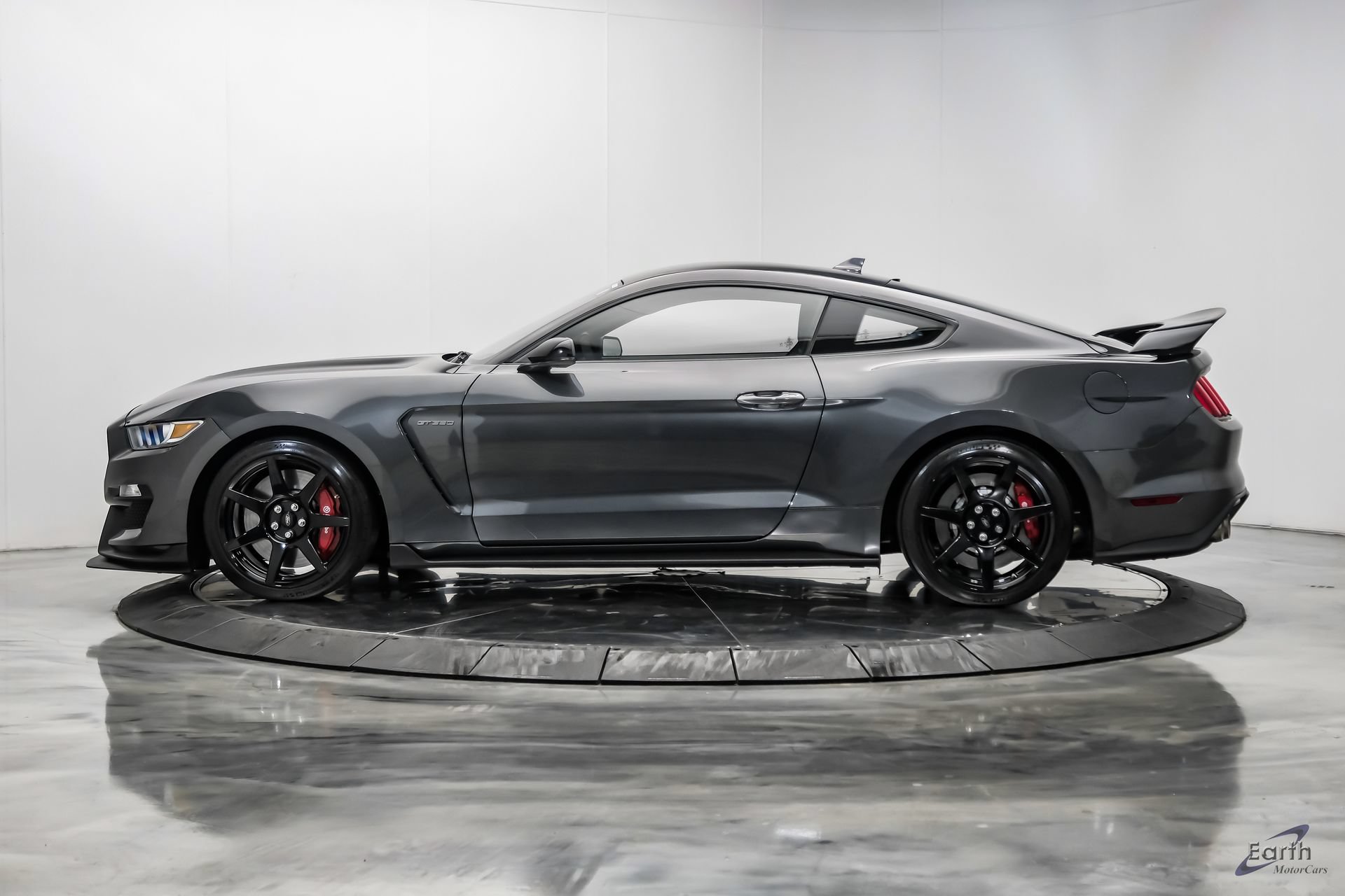 Used 2020 Ford Mustang Shelby GT350R w/ GT350R Equipment Group 920A RWD image 7