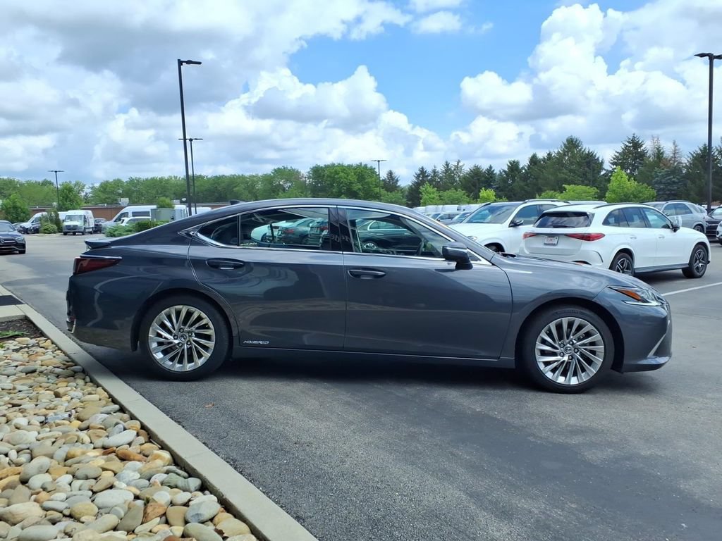 Used 2022 Lexus ES 300h w/ Accessory Package FWD image 7